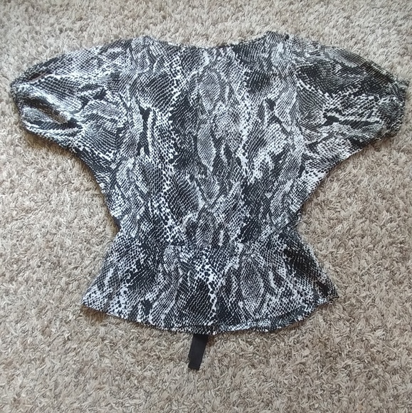 Snake Print Top - Picture 5 of 6
